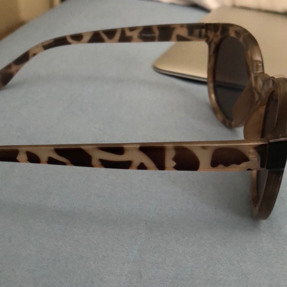 Sunglasses - Picture 4 of 6